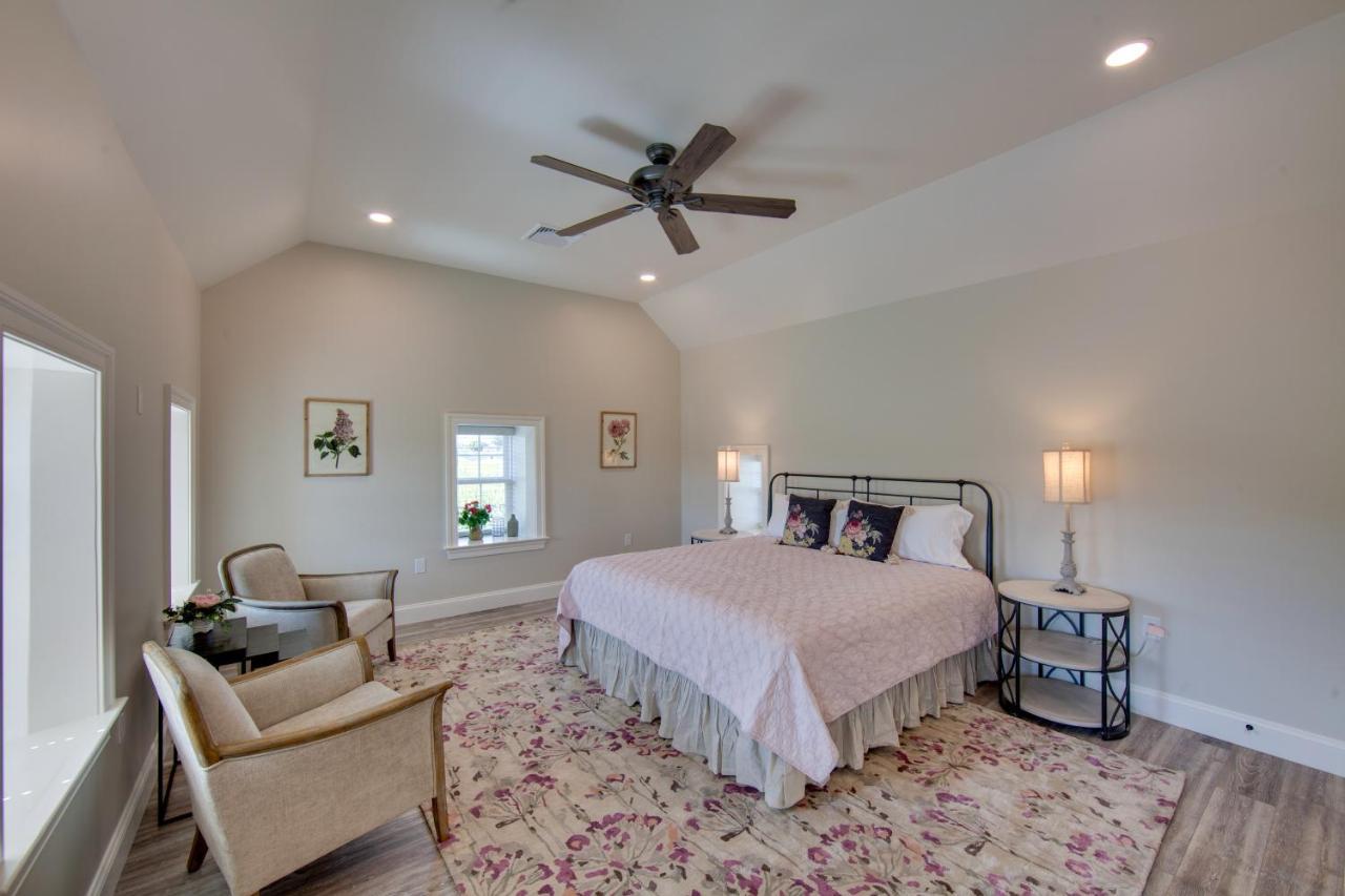 Gorgeous Retreat Patio, Grill And Fireplace! Holiday home Ronks