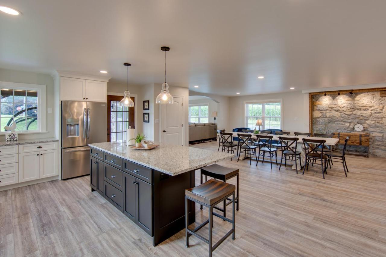 Gorgeous Retreat Patio, Grill And Fireplace! Holiday home
