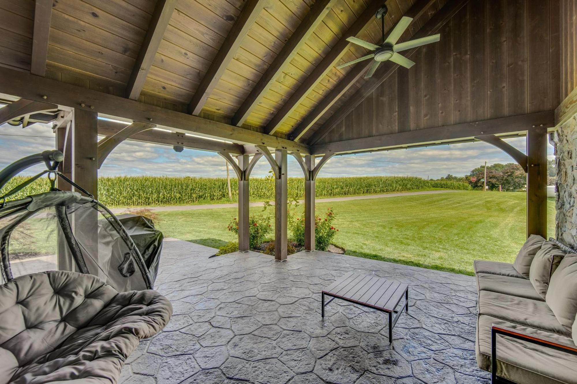 Gorgeous Retreat Patio, Grill And Fireplace! Holiday home Ronks